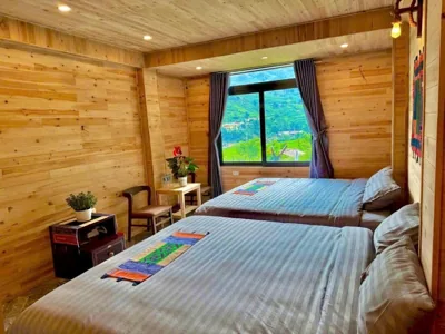 Habitación Cuádruple con vistas a la montaña — Mướng và Valley Homestay Rice Field View Ta Van
